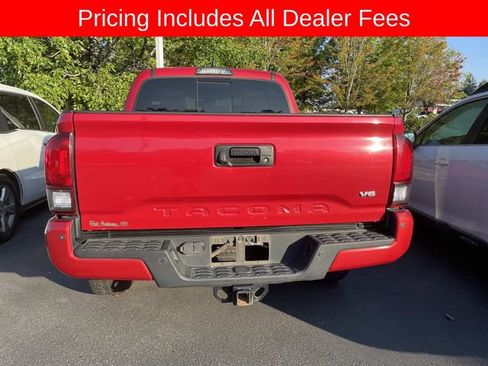 Used 2019 Toyota Tacoma TRD Off-Road w/ Technology Package AWD/4WD image 7