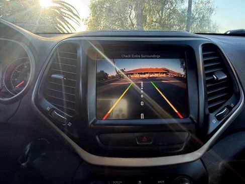 Used 2015 Jeep Cherokee Latitude image 23