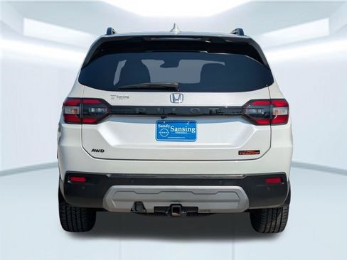 Used 2023 Honda Pilot TrailSport image 5
