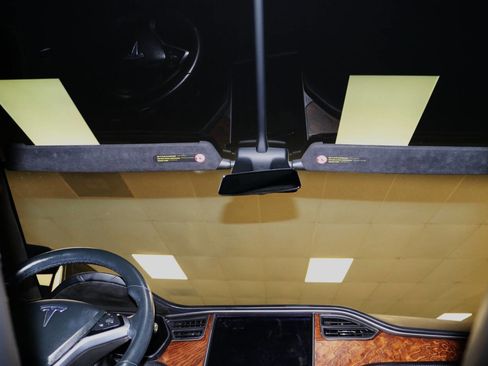 Used 2020 Tesla Model X image 95