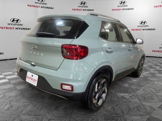 New 2026 Hyundai Venue SEL video 4
