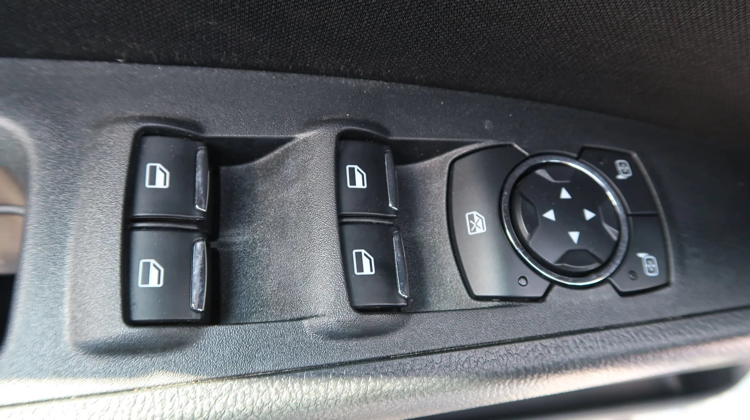 Used 2019 Ford Fusion SE FWD image 28