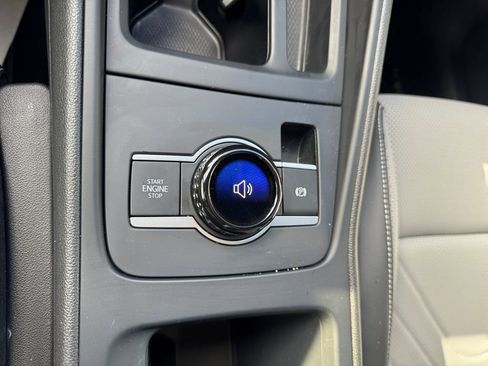 Used 2025 Volkswagen Tiguan SE R-Line image 19