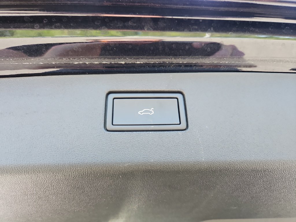 Certified 2026 Volkswagen Tiguan SE R-Line AWD/4WD image 14