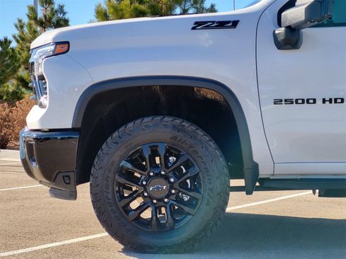 Used 2025 Chevrolet Silverado 2500 LT w/ Trail Boss Package image 9