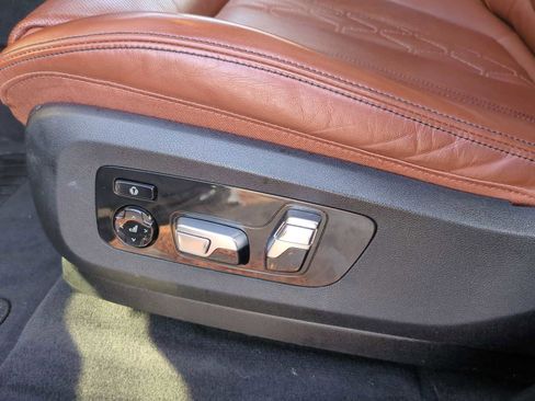 Used 2020 BMW X7 M50i w/ Dynamic Handling Package image 18