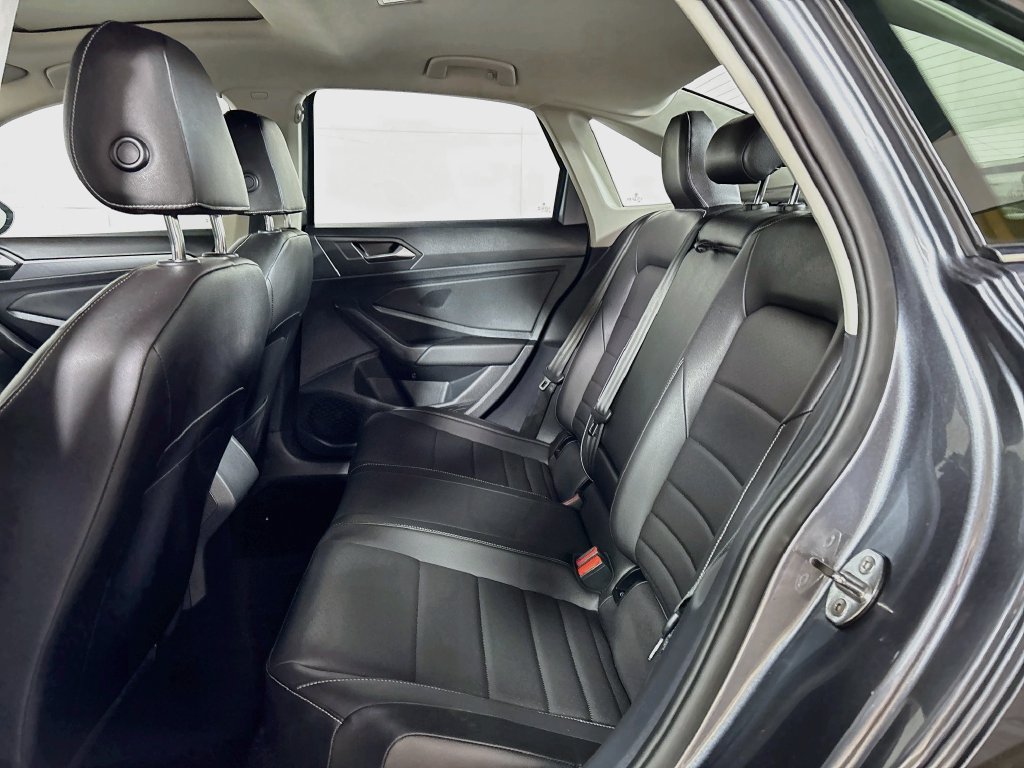 Used 2024 Volkswagen Jetta SE w/ Panoramic Sunroof Package FWD image 21