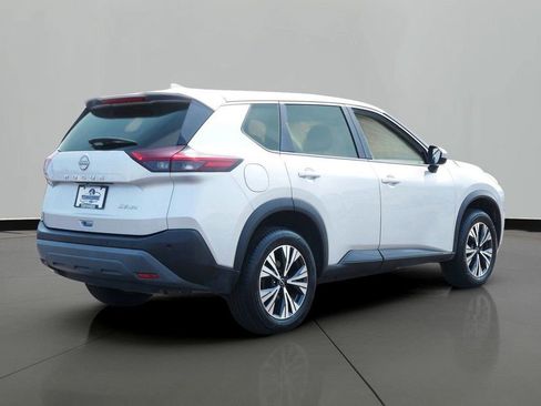 Used 2023 Nissan Rogue SV image 3