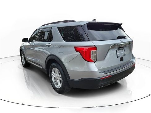 Used 2023 Ford Explorer XLT image 2