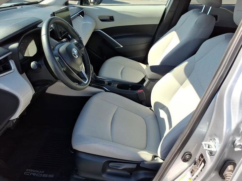 Used 2025 Toyota Corolla Cross LE w/ Moonroof Package AWD/4WD image 5
