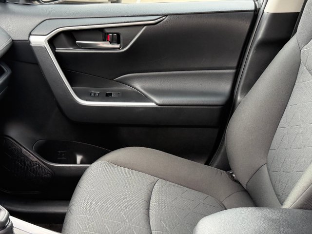 Used 2023 Toyota RAV4 XLE AWD/4WD image 14