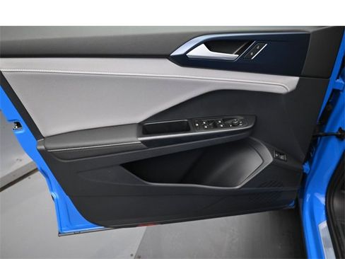 Used 2024 Volkswagen Taos SE image 11