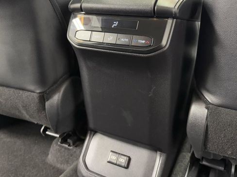 Used 2024 Toyota Highlander XLE image 29