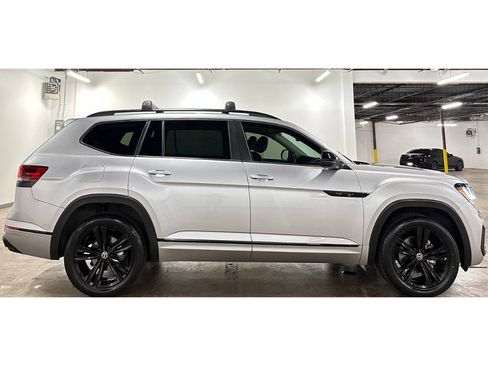 Used 2023 Volkswagen Atlas SEL R-Line AWD/4WD image 9