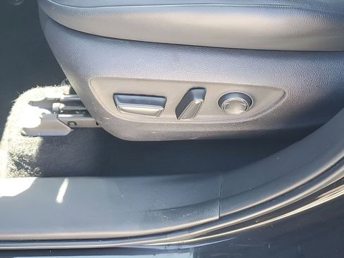 Used 2024 Toyota Highlander XLE image 29