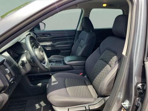 Used 2024 Nissan Pathfinder S FWD image 19