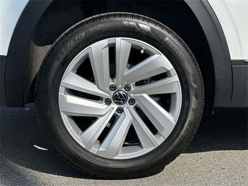 Used 2020 Volkswagen Atlas Cross Sport SE w/ Panoramic Sunroof Package image 32