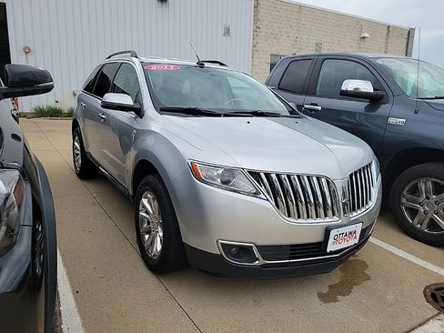 Used 2013 Lincoln MKX FWD image 1
