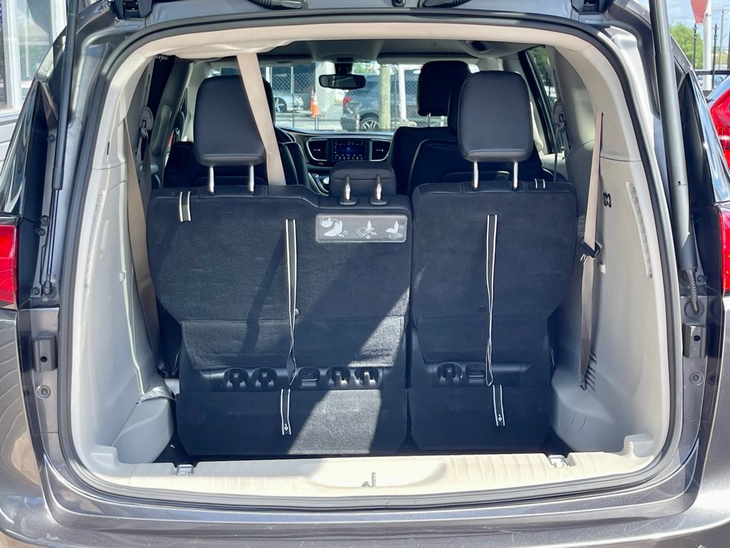 Used 2018 Chrysler Pacifica Touring-L FWD image 20