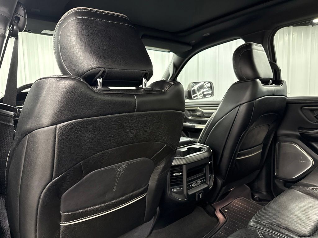 Used 2020 RAM 1500 Limited w/ Black Appearance Package AWD/4WD image 15