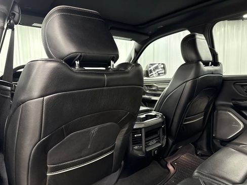 Used 2020 RAM 1500 Limited w/ Black Appearance Package AWD/4WD image 15