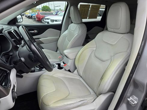 Used 2019 Jeep Cherokee Limited w/ Luxury Group AWD/4WD image 18