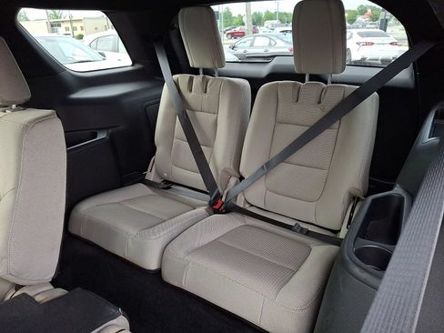 Used 2018 Ford Explorer XLT AWD/4WD image 11
