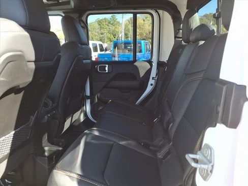 New 2025 Jeep Gladiator Sport image 11