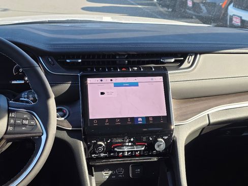 New 2025 Jeep Grand Cherokee Limited image 3