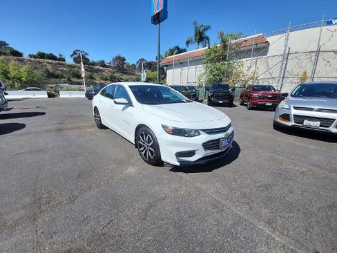 Used 2017 Chevrolet Malibu LT w/ Driver Confidence Package FWD image 2