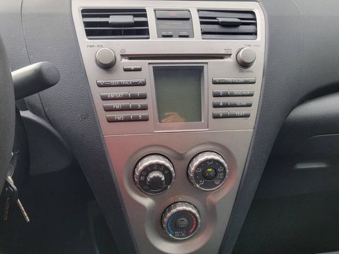Used 2009 Toyota Yaris Sedan FWD image 12