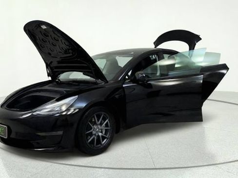Used 2022 Tesla Model 3 RWD image 11