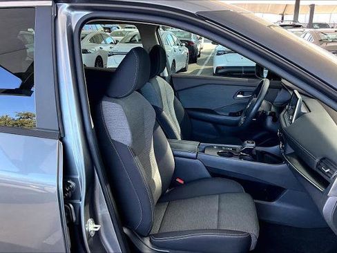 Certified 2023 Nissan Rogue SV image 9