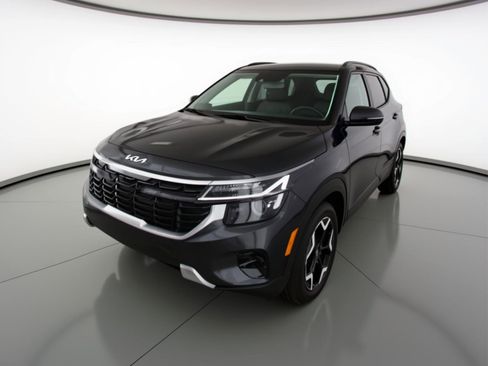 Used 2025 Kia Seltos S image 3