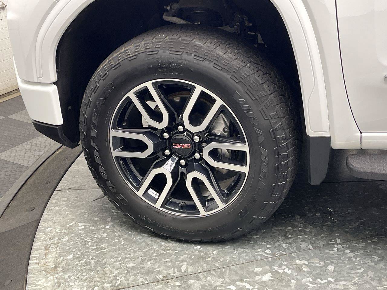 Certified 2025 GMC Sierra 1500 AT4 w/ Technology Package AWD/4WD image 41