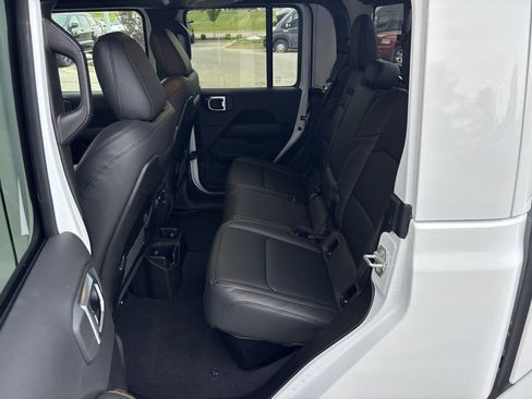 New 2026 Jeep Gladiator Sport AWD/4WD image 10