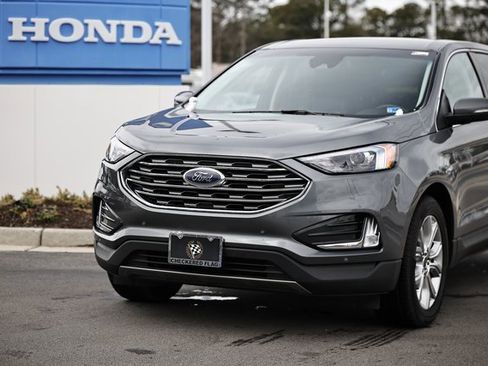 Used 2024 Ford Edge Titanium image 2