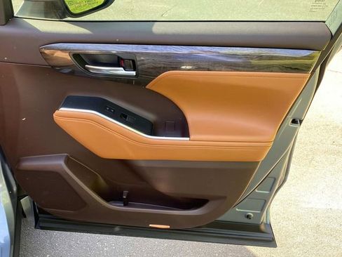 Used 2020 Toyota Highlander Platinum image 38