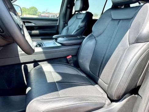 Used 2024 Jeep Wagoneer Series II w/ Flexible Seating Group RWD image 11