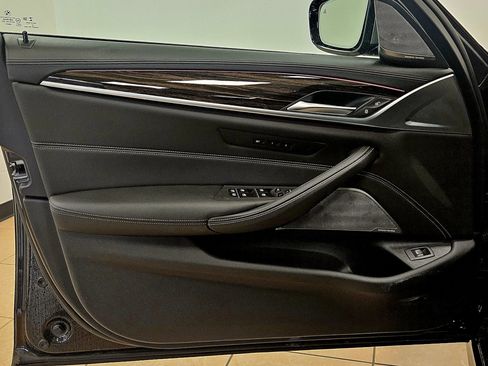 Used 2023 BMW M550i xDrive M550i xDrive w/ Dynamic Handling Package image 12