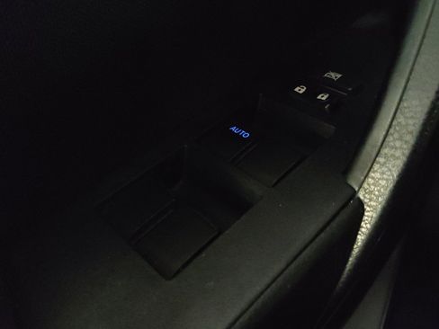 Used 2017 Toyota Corolla LE FWD image 27