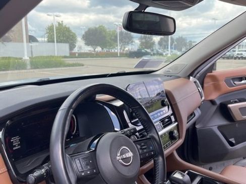 Used 2022 Nissan Pathfinder Platinum w/ Cargo Package image 14