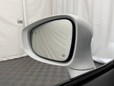 Used 2021 Chrysler Pacifica Limited w/ Uconnect Theater Family Group FWD image 14
