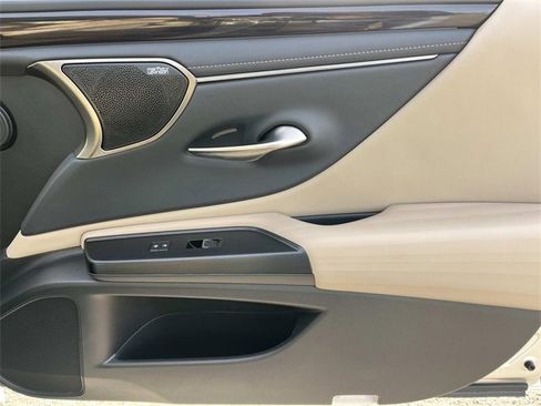 Used 2021 Lexus ES 350 Ultra Luxury w/ Accessory Package 2 image 25