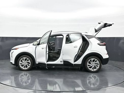 Used 2023 Chevrolet Bolt EUV LT w/ Driver Confidence Package FWD image 45