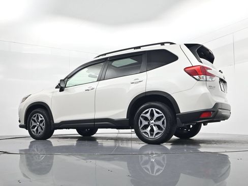 Used 2024 Subaru Forester Premium AWD/4WD image 41