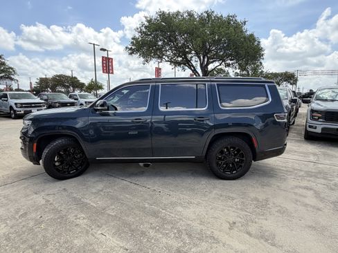 Used 2023 Jeep Grand Wagoneer Series III AWD/4WD image 11