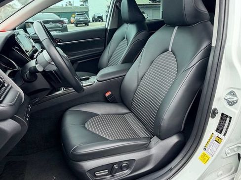 Used 2022 Toyota Camry SE w/ Carpet Mat Package (TMS) FWD image 16