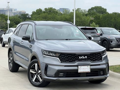 Used 2022 Kia Sorento EX FWD image 2