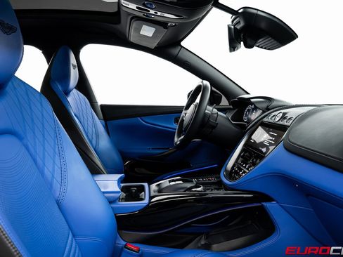 Used 2022 Aston Martin DBX image 33